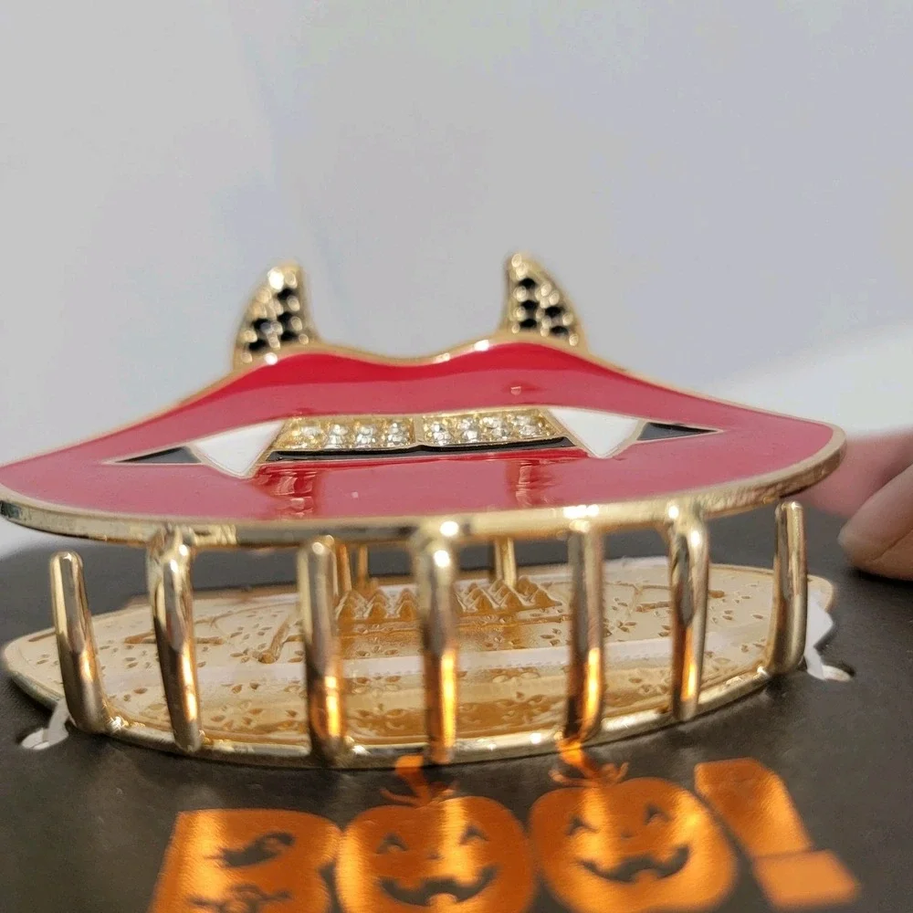 Piper K Halloween Vampire Fangs Red Lips‎ Bling Rhinestones Gold Hair Claw Clip
